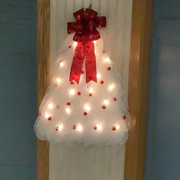 Lighted Christmas tree wall hanging in excellent condition - Picture 1 of 6